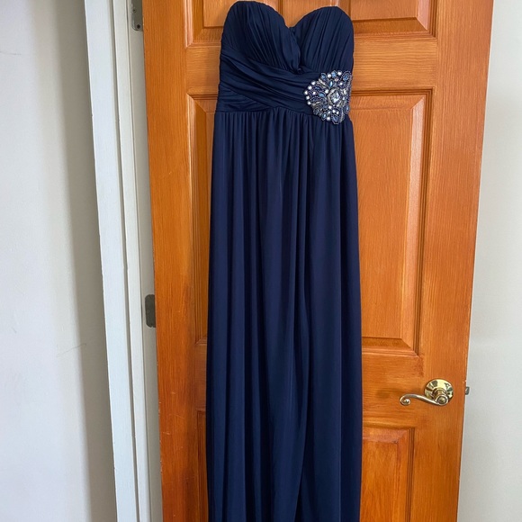 NWT Formal Dress - Picture 2 of 4